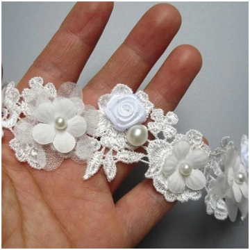 Balta roze un pērļu mežģīnes lente 4 cm plata Vint