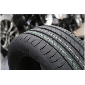 GOODYEAR EFFICIENTGRIP PERFORMANCE 2 - 215/55 R17 