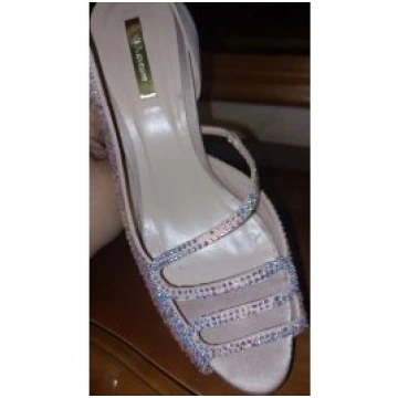 Scarpa Elegante cipria con strass boreali