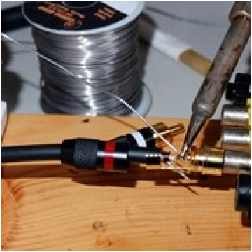 RCA audio kabeļa aprīkošana Servo