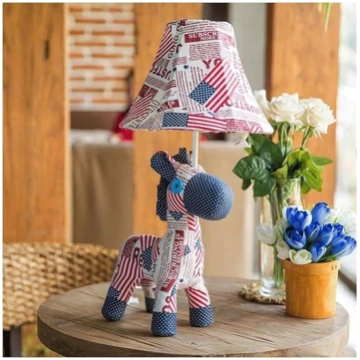 Grīdas lampa Grīdas lampa Gudrs zirga formas stāvl